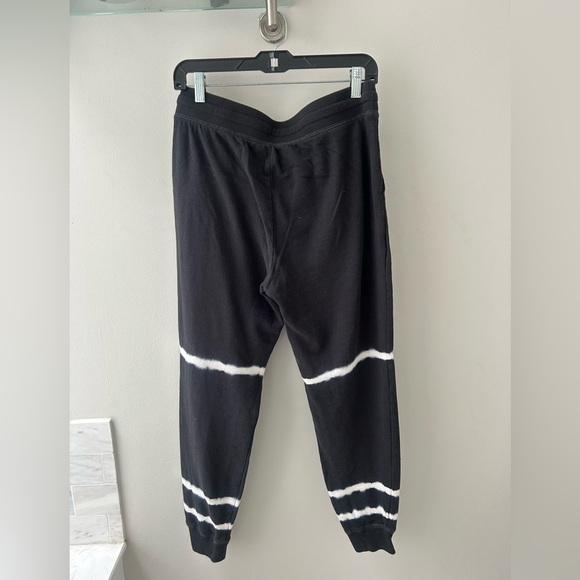 Old Navy Pants - Woman's medium navy black ombré striped jogger sweats